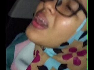 AWEK 멜라 tudung kena jolok dengan B의 dalam의 kereta