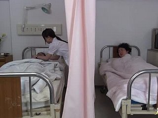 히카루 Ayami는 흥분 간호사가 짜증과 놀이기구 콕