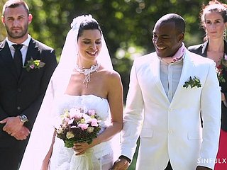 Romantyczny FFM Interracial trójkę z Kira Queen i Canela skóry