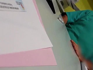 Seorang dokter masturbasi di depan pasien