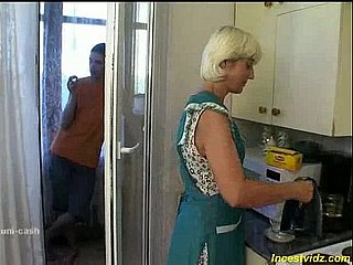 Merayu di dapur