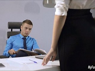 secretária sexy Sheri Vi seduz seu chefe e fode-lhe