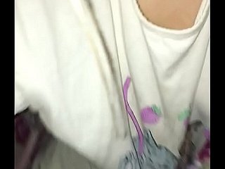 La hermana se folla a su hermano mientras la abuela s.