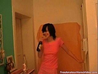 Jolie adolescente maigre baise