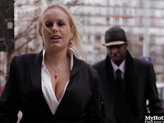 Chubby Ile Büyük Göğüs Bunging Bunging üzerinde Massive Dick Hardcore in Irklararası Porno