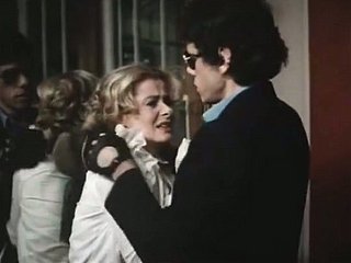 Alluring Vintage Lady Veronica Hart трахается роговой парень Роберт Керман в классическом порно клип