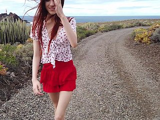 Lewd red rofficed babe sherice играет с растянутой киской Лабиа и большой клитор