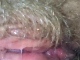 Leccare flu sua figa pelosa nonna bagnata