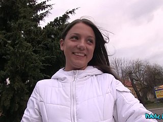 Russian Yammy Teen ที่น่าตื่นตาตื่นใจทางเพศ POV
