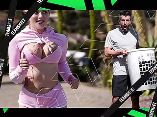 Teamskeet - Külotlu çorap yağlar üzerinde tutkulu genç ve büyük horoz üstünde kalın sulu kıçını sıçradı