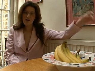 Çıplak MILF bir ev ziyareti alır