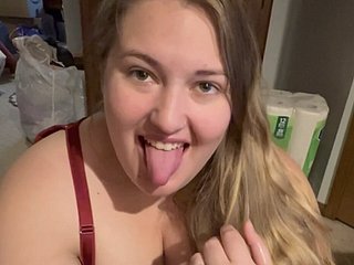 Hete BBW -vrouw pijpbeurt zwaluw cum !! met een glimlach