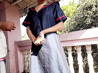 gav se ahi hu hi ladaki ko bahar lekar uske Boss ne chod diya