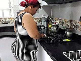 باورچی خانے میں بھاڑ میں جاؤ میری سوتیلی ماں کو بہکاو