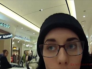 Publik cum berjalan di mal!