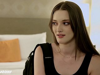 Nuevas sensaciones: el illogicality del motor hotel me chupa y follan mi polla (Olivia Madison)