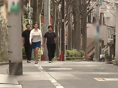 约束贝贝得到她的阴部多指