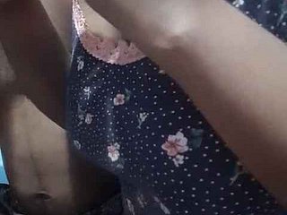 ฉันมีเพศสัมพันธ์กับเด็กผู้หญิงในห้องของฉัน