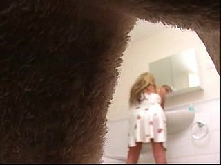 Dua gadis yang sedang menonton // in back of surreptitiously voyeur