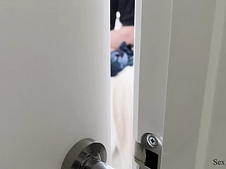 ถูกจับได้ฟังเพื่อนร่วมห้องของฉัน fucks แฟนสาวคนใหม่ของเขา