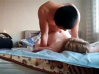 Un uomo cinese si diverte a visitare thicket una ragazza