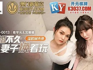 ¡Sexo de cuervo caliente! ¡Cambio de parejas asiáticas! Make a blunder condón, Creampie - Asian Crude