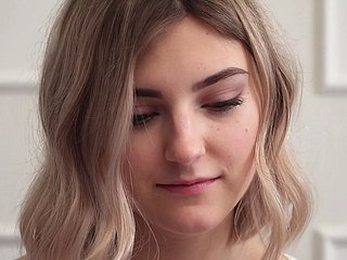 Грудастая блондинка Brand-new Tieny Mieny теряет девственность