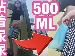Chińskie napisy! Szarpanie w przenośnej toalecie o dużej pojemności, którą można wypełnić 500 ml siusiu!