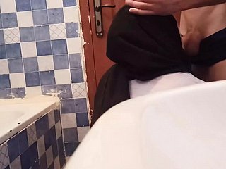 그러다가 무거운 짐을 안고 나에게 멍청이와 놈이 들어왔다