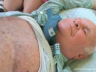 Brand-new faced gold teen Kristyna B gives a head forth superannuated daddy