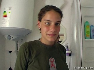 Skanky Elena gives a groupie nearly a hot inferior porn mistiness