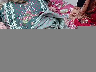 ลูกสาวของฉัน Desi ให้ฉันเพียงแค่ถูกระเจี๊ยวของฉันบนหีเปียกของเธอเพียงแค่ไม่ใส่เข้าไปข้างใน