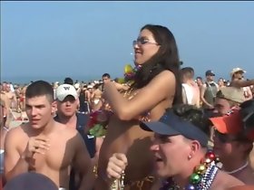 Rosy belt girls get groped to hand someone's skin littoral