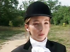 giovane ragazza imparare a cavallo cavalli!