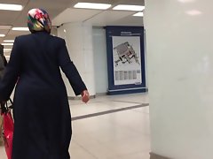 Correct hijab booty