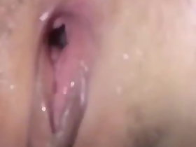 학생이 뒤에서 엿