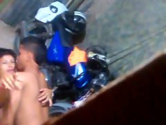 FLAGRA NA GARAGEM
