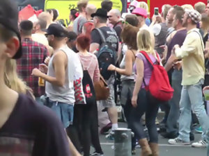 berlin Babe in der Öffentlichkeit blinkt, Ficken und abspritzen