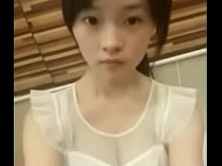 Remaja cina comel menari di webcam