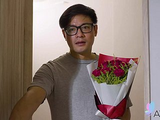 Tayvanlı büyük memeli genç Stacy seks yapıyor ve bundan keyif alıyor.