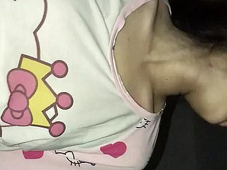 Shorty-Chinesin im Pyjama 1