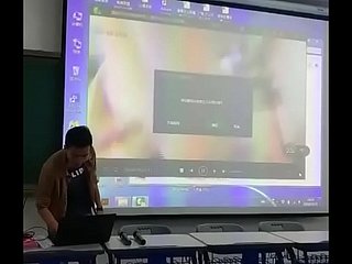 L'insegnante ha smarrito i parka di sesso in classe