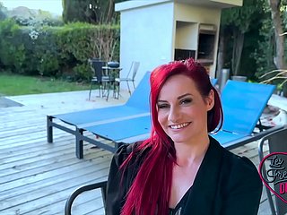 Sally, MILF cantik, menemukan seks anal