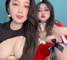 2 mollige Chinese meisjes met grote tieten camshow