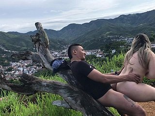 Madura colombiana, llega al cerro para que mi buddy associate with benumbed llene de leche
