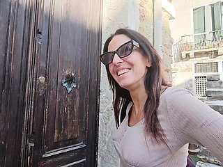 anda menghidupkan saya semasa berjalan melalui Venice. Video penuh di Halaman Be beneficial to saya.