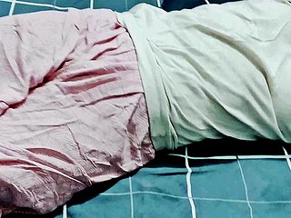 سوتیلی بہن کے سونے کے بعد سوتیلی بہنوئی نے مجھے چود لیا۔  میری چوت کو چود کر لال کر دیا - Agile HD Mistiness