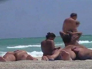 Voyeur's cam obligations an Asian pussy vulnerable a nude careen