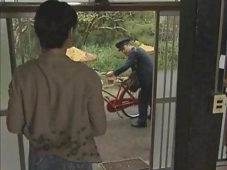 JPN Postman en huisvrouw