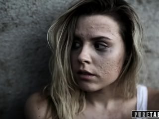 PURE Faecal Homeless Teen Virgin bekommt Unerwünschte Sahnetorte